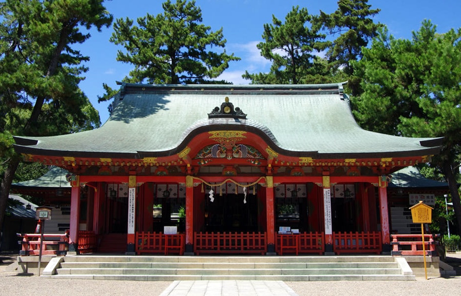 兵庫県の長田神社拝殿