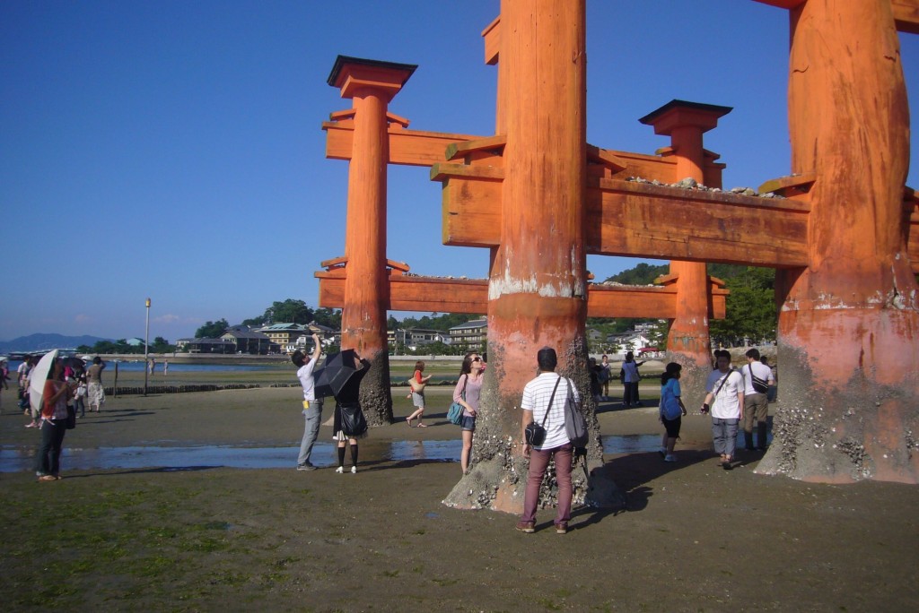 kaiun-厳島神社の大鳥居下
