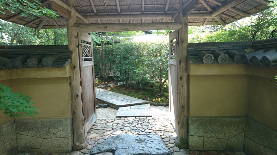 足立美術館・茶室寿立庵の入口
